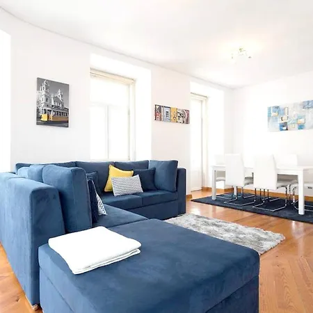 With 4 Bedrooms In With Wonderful City View Balcony And Wifi 17 Km From The Beach Apartment Lissabon