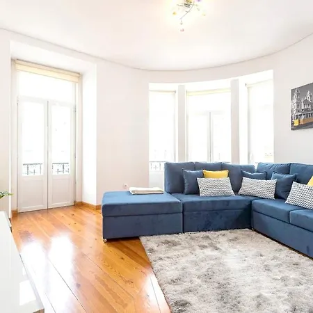 With 4 Bedrooms In With Wonderful City View Balcony And Wifi 17 Km From The Beach