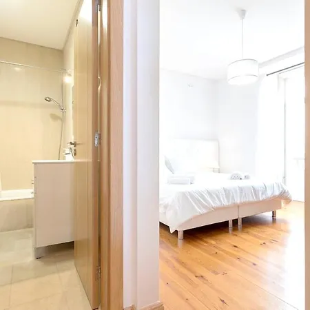 Apartamento With 4 Bedrooms In With Wonderful City View Balcony And Wifi 17 Km From The Beach