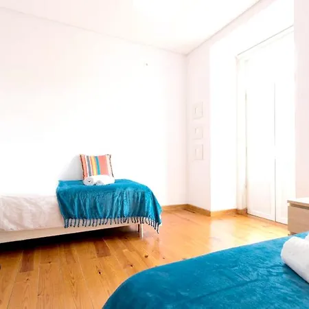 With 4 Bedrooms In With Wonderful City View Balcony And Wifi 17 Km From The Beach Apartment