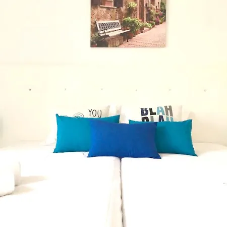 With 4 Bedrooms In With Wonderful City View Balcony And Wifi 17 Km From The Beach Apartamento *